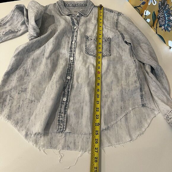 Rails Womens Ingrid Raw Hem Button Down Shirt Long Sleeve Chambray Acid Wash M - Picture 9 of 9